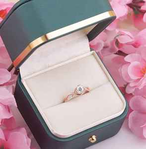 Anillo Solitario Clásico de Oro Rosa de 14K con Diamante Cultivado en Laboratorio de Corte Redondo, Anillo de Compromiso con Banda Cruzada, Regalo de Aniversario para Encanto - Product Image 2