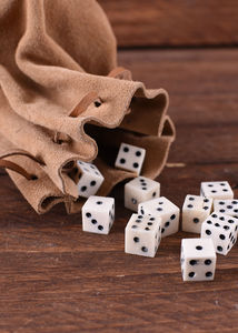 ลูกเต๋าเล่นเกมโบราณ 4 ด้าน ทำจากกระดูกควาย งานแฮนด์เมด คุณภาพสูง เป็นมิตรกับสิ่งแวดล้อม พร้อมดีไซน์และขนาดที่ปรับแต่งได้ - Product Image 3