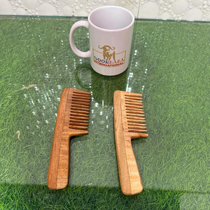 Hecho a mano de madera de Neem es una planta maravillosa Peines de madera de Neem hechos a mano reconocidos por sus propiedades medicinales - Product Image 2