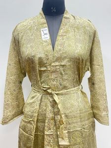 ชุดคลุมกิโมโนผ้าไหมทำมือสไตล์โบฮีเมียนสำหรับผู้หญิง แบรนด์อินเดีย แขนยาว มีโลโก้ด้านหน้า เหมาะสำหรับใส่พักผ่อนในฤดูร้อน หรือเป็นชุดคลุมสำหรับงานแต่งงาน - Product Image 4