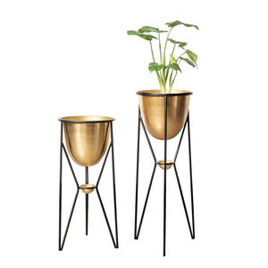 Pots de fleurs et jardinières indiens de qualité d'exportation 100% durables support en métal finition dorée en vente auprès d'exportateurs réputés - Product Image 2