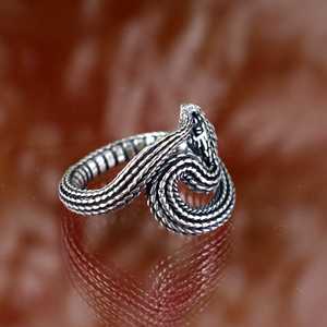 DUYIZHAO Bijoux tendance en acier inoxydable Bagues en forme de serpent Offre Spéciale Bague réglable ouverte - Product Image 2