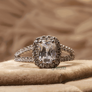 แหวนหมั้นเพชรทรงยาวรูปทรงคุชชั่นคัทจาก RITZIN ประดับเพชรรอบเพชรแบบ Halo ดีไซน์ก้านแหวนแบบแยกส่วน สีโรสโกลด์ สำหรับผู้หญิง - Product Image 1