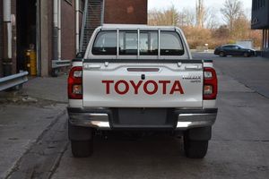 2023 pour Toyota HiLux véhicule d'occasion cuir foncé intérieur boîte de vitesses manuelle entraînement AWD alliage galerie de toit carburant Diesel R16 taille des pneus gauche - Product Image 5