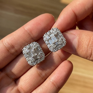 Boucles d'oreilles clous en or blanc 18 carats avec diamants taille brillant, design de luxe tendance, haute qualité, livraison rapide, cadeau idéal pour fiançailles et mariage - Product Image 3