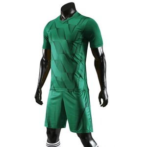 Kit de football professionnel Ensemble de maillots et shorts de football personnalisés avec tissu respirant et fabrication de vêtements de l'équipe OEM - Product Image 1