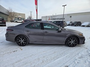 TOYOTA CAMRY HÍBRIDO 2024 USADO, VOLANTE A LA IZQUIERDA/DERECHA, HÍBRIDO SE - Product Image 3