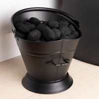 Seau à charbon en fer pour cheminée robuste avec attrait antique et rangement pratique pour les cendres de charbon et les débris de foyer