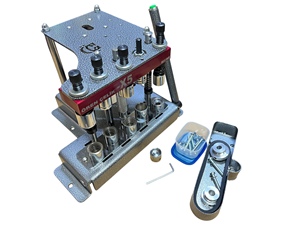 Machine de remplissage de cartouches sans moteur pour cartouches de chasse calibre 16, avec ligne de recharge en acier, grossissement 6X et 5 emplacements - Product Image 4