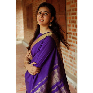 Elégant Saree en soie Lichi doux et complexe Golden Zari Design Bollywood pour les événements traditionnels d'hiver Cadeaux Fashionharbour - Product Image 6