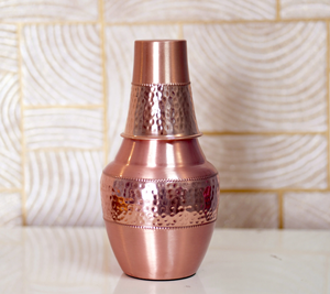 Bouteille d'eau en cuivre de chambre à coucher design surai martelé avec verre intégré cruche d'eau personnalisée avec poignée latérale de haute qualité - Product Image 4