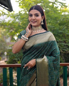 Nuevo Diseño de Deslumbrantes Saris de Seda Bandhej Patola con Bordes Kanchi y Bordes de Tejido Zari en Contraste, Muy Hermosos - Product Image 2