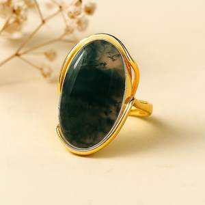 Anillo Ovalado Hecho a Mano con Engaste de Ágata Musgosa en Plata de Ley y Baño de Oro de 18K - Product Image 4