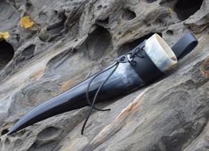 Corne à boire gravée à la main avec bord en laiton ou pointe en spirale Option de coupe Stand personnalisé Koi disponible. - Product Image 6