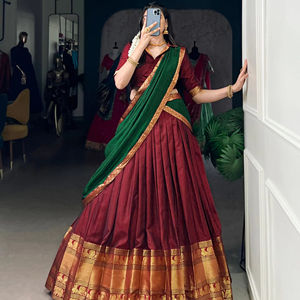 Lehenga choli ผ้าไหมแท้ Chanderi ทอขอบ zari ชุดแต่งงานสไตล์ดั้งเดิม - Product Image 1