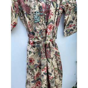 Kimono floral indio de algodón estampado a mano para playa, accesorio para traje de baño - Product Image 4