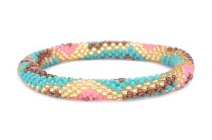 Bracelet perlé avec nom pour une touche personnelle Bracelet en perles de bois naturel par MD Handicraft - Product Image 2