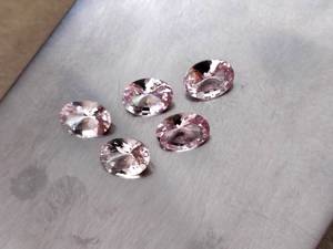 Morganite rose ovale de qualité supérieure d'excellente coupe Pierres précieuses en vrac Clarté impeccable Couleur rose lustrée Gemmes à facettes en morganite naturelle - Product Image 5
