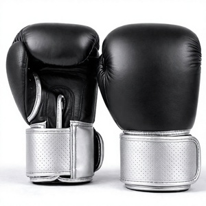 Gants de boxe LOGRO INDUSTRIES en cuir noir et gris uni, fermeture auto-agrippante, logo personnalisé en relief, entraînement, sparring, poignet durable - Product Image 1