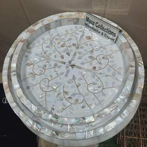 Plateau rond en nacre moderne écologique avec poignées en bois Plateau de service décoratif au meilleur prix pour le Ramadan fait à la main en Inde - Product Image 2
