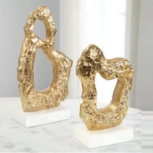 Sculpture décorative en métal de luxe Pièce d'art moderne pour la maison et le bureau Artisanat en métal de haute qualité pour le salon et la chambre à coucher - Product Image 2