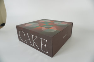 Caja de papel de lujo con cierre magnético para regalar pasteles u otros artículos de lujo - Product Image 4