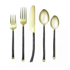 Ensemble de 4 couverts en acier miroir de haute qualité avec poignée en acrylique et finition dorée, parfait pour une table élégante. - Product Image 2