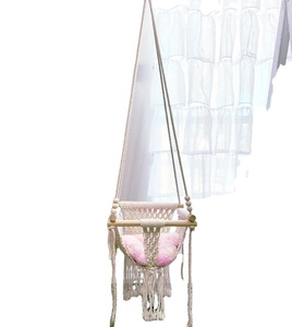 Balançoire bébé tendance en macramé, en coton, faite à la main, naturelle, style balançoire bébé, couleur assortie, lit d'appoint bébé - Product Image 1