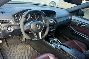 Excelente estado, Mercedes-Benz E63 S AMG Wagon 2014 usado, color gris Magno Allanite. - Product Image 6