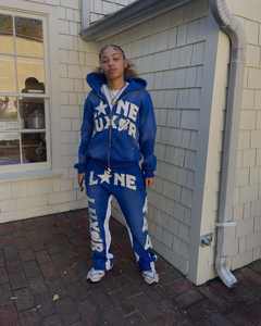 Conjunto de chándal con cremallera personalizado con parche de socorro de diamantes de imitación, chándal acampanado de dos piezas, conjunto de sudaderas con capucha y pantalones de chándal con diamantes de imitación - Product Image 4