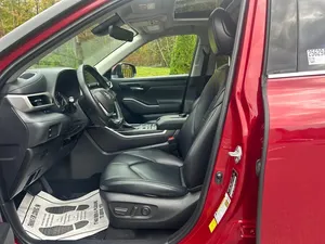 Toyota Highlander XLE 2022 - Product Image 3