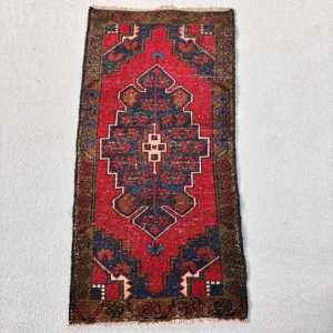 Alfombra Vintage de 1.7x3.4 pies, Alfombra Turca Pequeña, Alfombra Roja Sólida - Product Image 1