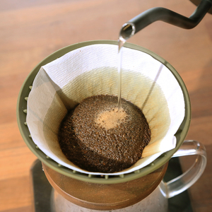 ชุดดริปเปอร์กาแฟซิลิโคนเกรดอาหารทรงกรวย 4 ถ้วย พร้อมกระเป๋าเก็บ Tyvek - Product Image 2