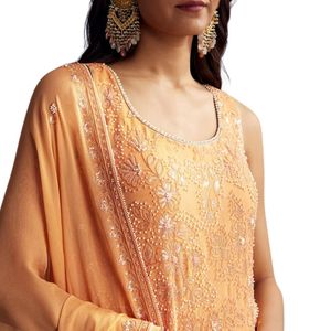 Abito Sharara Georgette arancione con Kurta ricamato e Dupatta per ricevimento di nozze ospite e abbigliamento da festa - Product Image 4