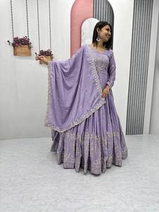 Ropa étnica india Color púrpura claro Fancy Anarkali Style Fancy Vestidos de lujo con chinnon con trabajo bordado con diseñador Dupatta - Product Image 3