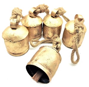 ¡Adorno de campana de Navidad de Metal decorativo con acabado antiguo moderno, campana de hierro colgante impresa para decoraciones de festivales en casa a la venta! - Product Image 1