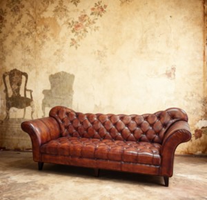 Canapé Chesterfield élégant à 3 places, conçu pour les maisons modernes, sièges doux, accents capitonnés profonds et un look traditionnel distinctif - Product Image 3
