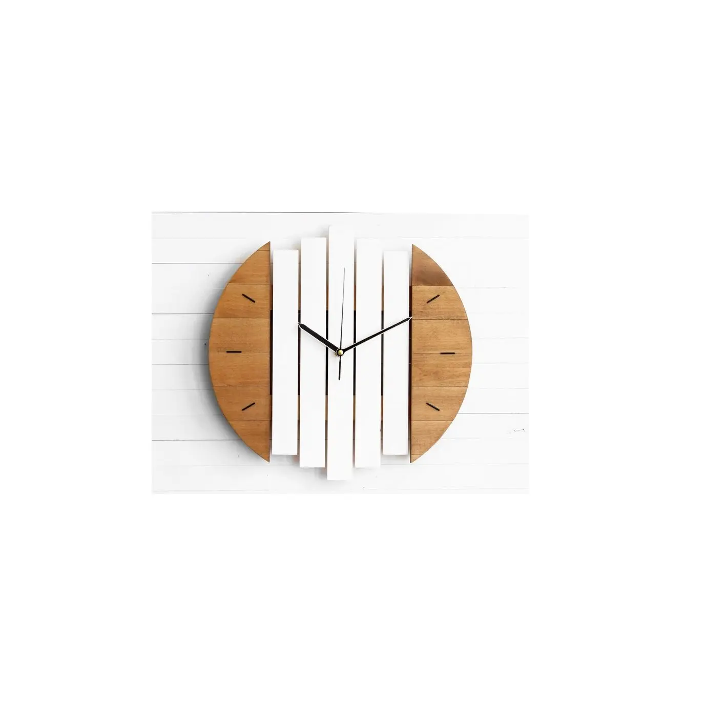 Reloj de pared de madera decorativo elegante con diseño de agujero de granja de madera Relojes de pared y producto artesanal de color madera natural