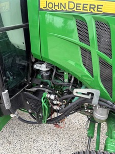 Tractor Compacto Johhn Deerre de 85HP con Caja de Cambios, Motor PLC y Garantía de 5+ Años - Product Image 5