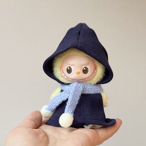 Weihnachtsmantel Cape Puppenkleidung für Labubu 4.0 <span class=keywords><strong>Mini</strong></span> Pin für <span class=keywords><strong>Love</strong></span> Serie Passend für <span class=keywords><strong>10cm</strong></span> Puppe Originaldesign Großhandel - Product Image 4