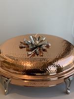 Luxuriöser, gehämmerter Edelstahl-Isolierbehälter, umweltfreundlich, langlebig, rechteckig, Speisenwärmer mit Blumendesign-Deckel, Gold-Finish, alles in einem.
