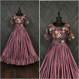 Chinon avec paillettes et position impression travail demi manches motif couleur vive fantaisie Kurti avec taille disponible pour les jolies femmes portent - Product Image 5