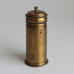 Élégant moulin à sel et à poivre en laiton avec finition martelée rustique Artisan conçu pour les intérieurs de salle à manger décoratifs - Product Image 1