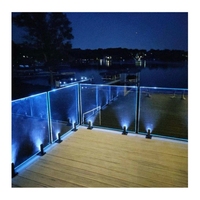 Clôture de piscine en verre trempé sans cadre pour villa moderne avec éclairage LED, main courante et panneaux d'escalier/balcon en aluminium