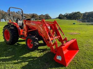 Tracteur à roues Kubota 75 CV avec composants essentiels pour une utilisation agricole. - Product Image 2