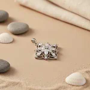 Pendentif fleur en argent 925 plaqué rhodium pour femme avec zircon et design tendance - Product Image 3