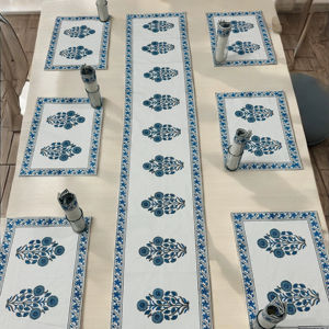 Ensemble de table à manger en coton artisanal élégant - Chemin de table et sets de table à imprimé floral bleu, type de fil cardé - Product Image 1