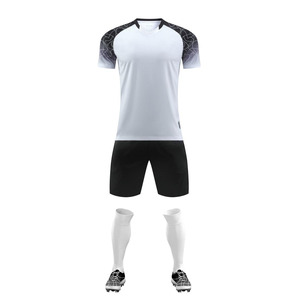 Traje de fútbol de alta calidad para hombre, camiseta de fútbol transpirable cómoda con estilo de conjunto de impresión de logotipo de diseño superior - Product Image 3