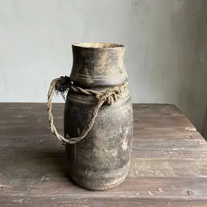 木制复古尼泊尔瓶，带原始古董，用于家庭和酒店装饰