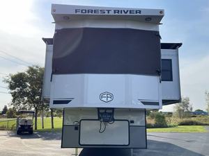 Venta al por mayor - Nuevo 2025 Forest River Wildwood Heritage Glenn ROST43 - Product Image 2